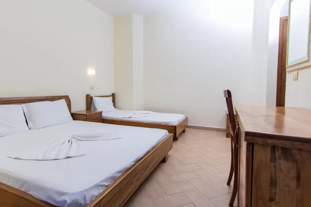 Jerolda - 16 - STD TRPL SV 2.jpg